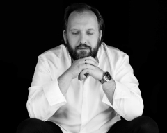 Petr Nouzovský a Miriam Rodriguez Brüllová: Violoncello a kytara napříč staletími