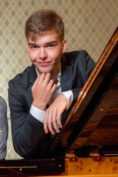 Hudební večer ve výstavě Václava Sokola s violoncellistou Davidem Pěruškou