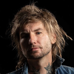 The Outlaw + Volores + Stará puška