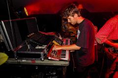 Den Der Hale + Mancy Sono