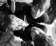 Tragedis + Takhle vole