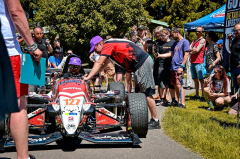 Káry, děti a motorky