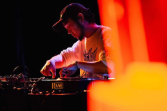 A4 Reboot (otvorenie sezóny): yibai (HU) + dj sniff (JP) + diskusia, vernisáž