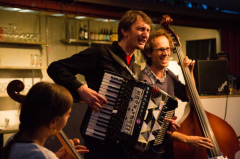 Fekete Seretlek: Progressive Theatrical Folk