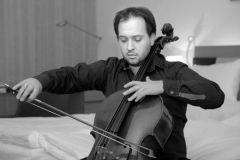 Petr Nouzovský a Miriam Rodriguez Brüllová: Violoncello a kytara napříč staletími