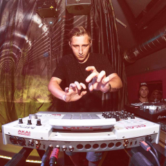 Michajlov + Maniak + Honzus & Zverina + DJs