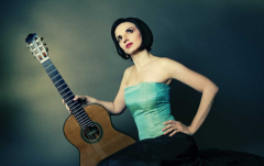 Petr Nouzovský a Miriam Rodriguez Brüllová: Violoncello a kytara napříč staletími