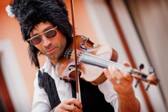 Fekete Seretlek: Progressive Theatrical Folk