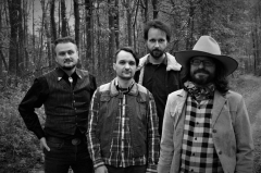 Květy hrají Psí vojáky