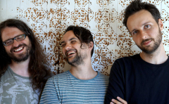 Květy hrají Psí vojáky