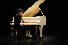 Komorné večery vo Dvorane: Violový recitál – Vladimír Bukač